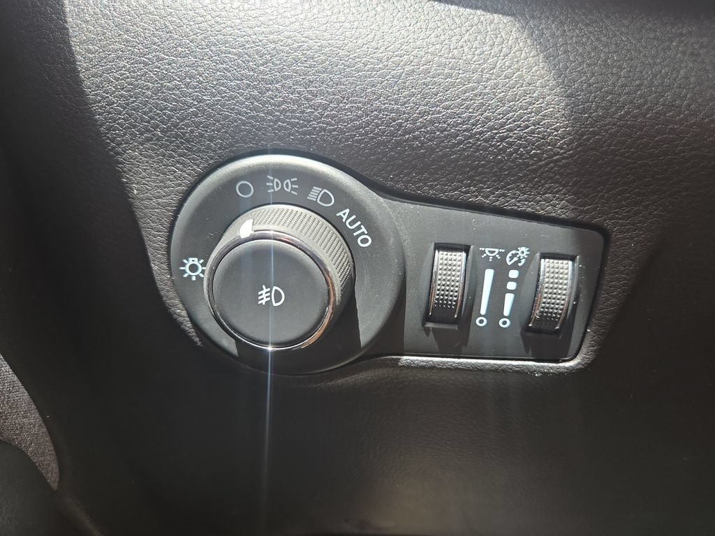 Used 2024 Jeep Compass Latitude AWD/4WD image 18