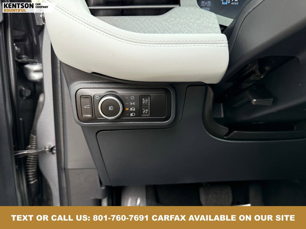 Used 2025 Ford Explorer Platinum w/ LUX Leather Package image 17