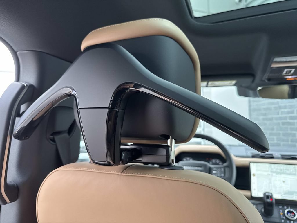 New 2026 Land Rover Defender 110 X-Dynamic SE AWD/4WD image 17