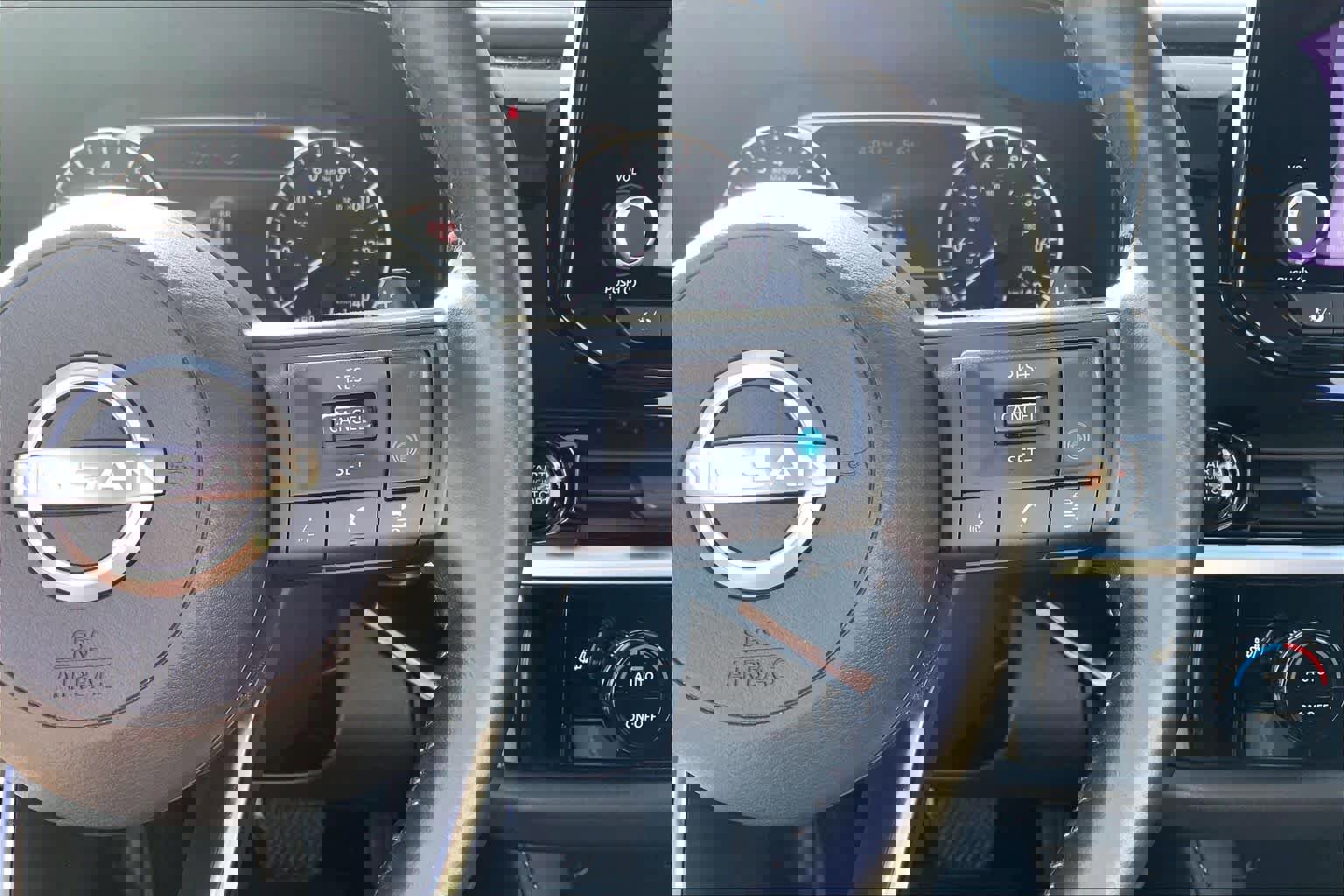 Used 2025 Nissan Pathfinder SV image 25