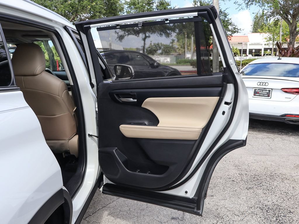 Used 2023 Toyota Highlander XLE FWD image 25