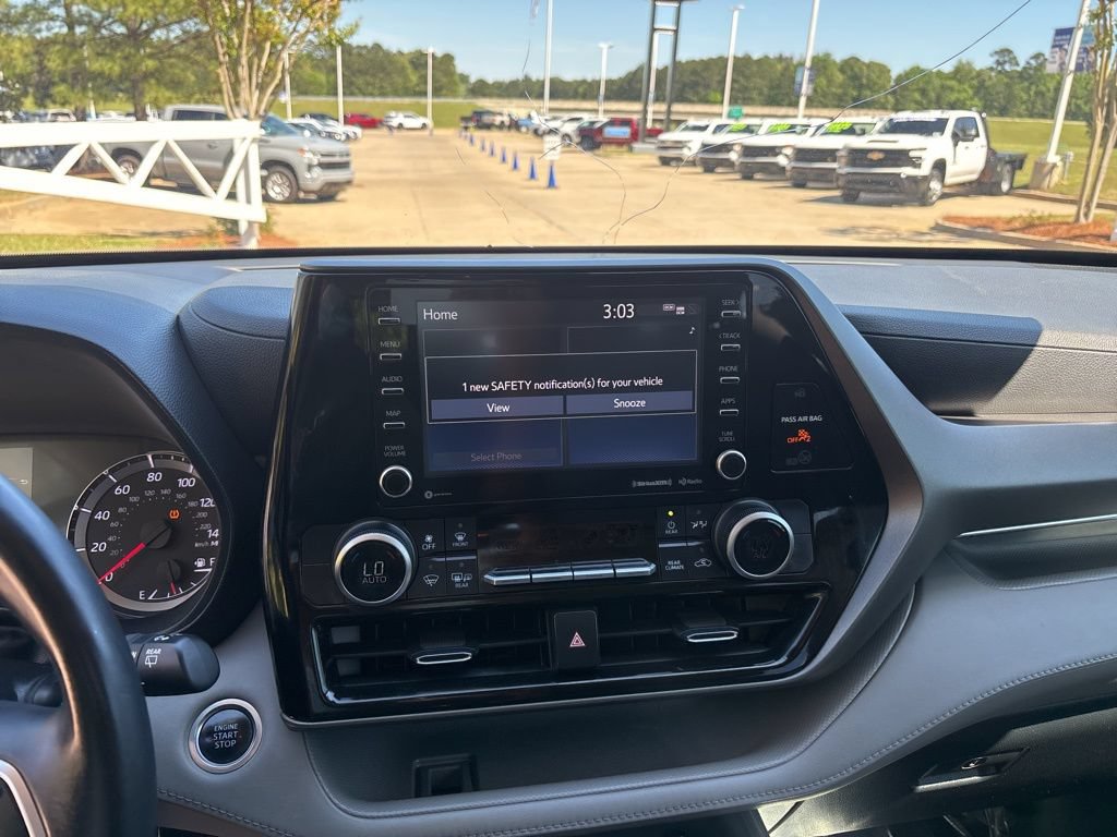 Used 2021 Toyota Highlander LE FWD image 32