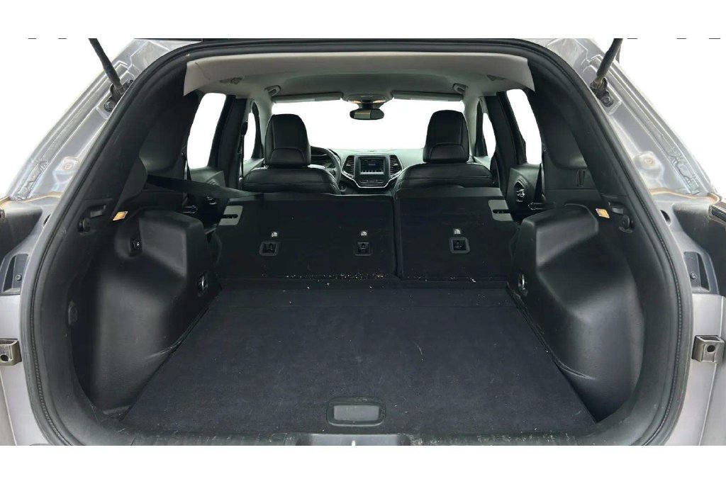 Used 2021 Jeep Cherokee Latitude Plus FWD image 20