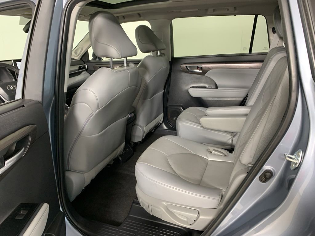 Used 2023 Toyota Highlander Platinum AWD/4WD image 37