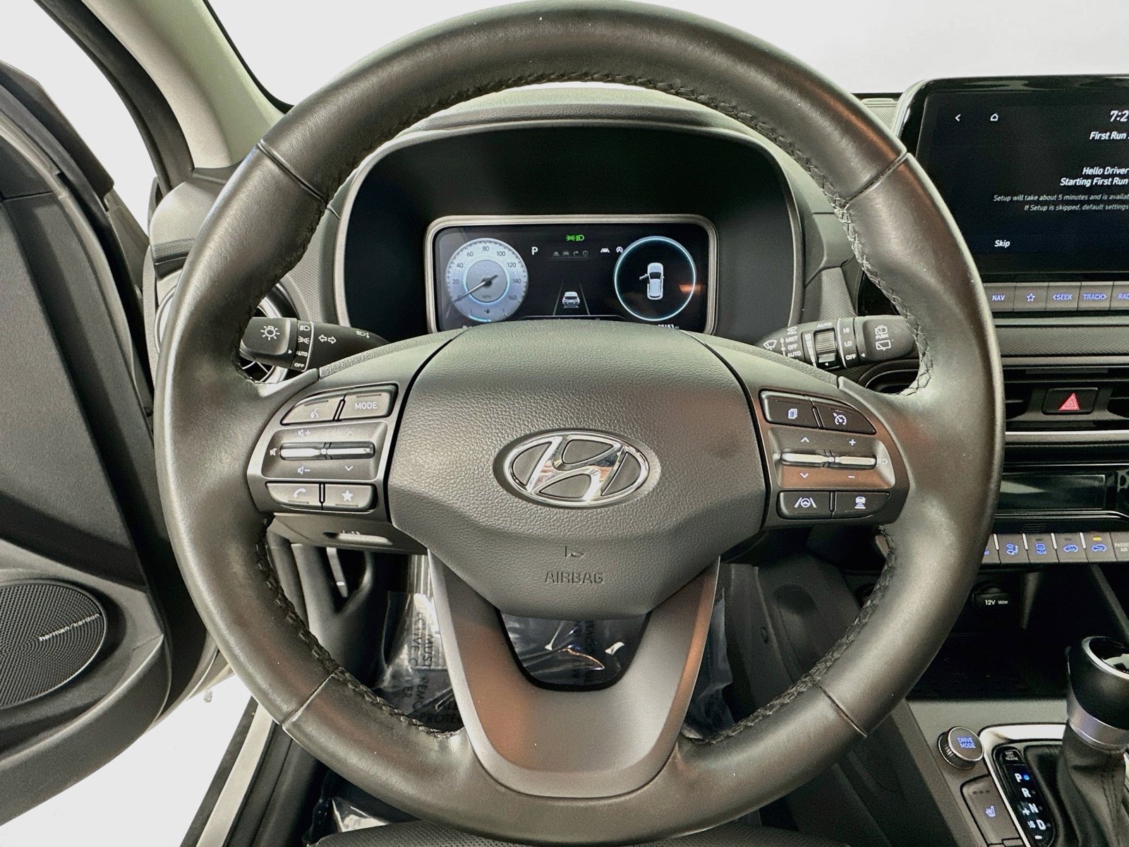 Used 2023 Hyundai Kona Limited FWD image 11