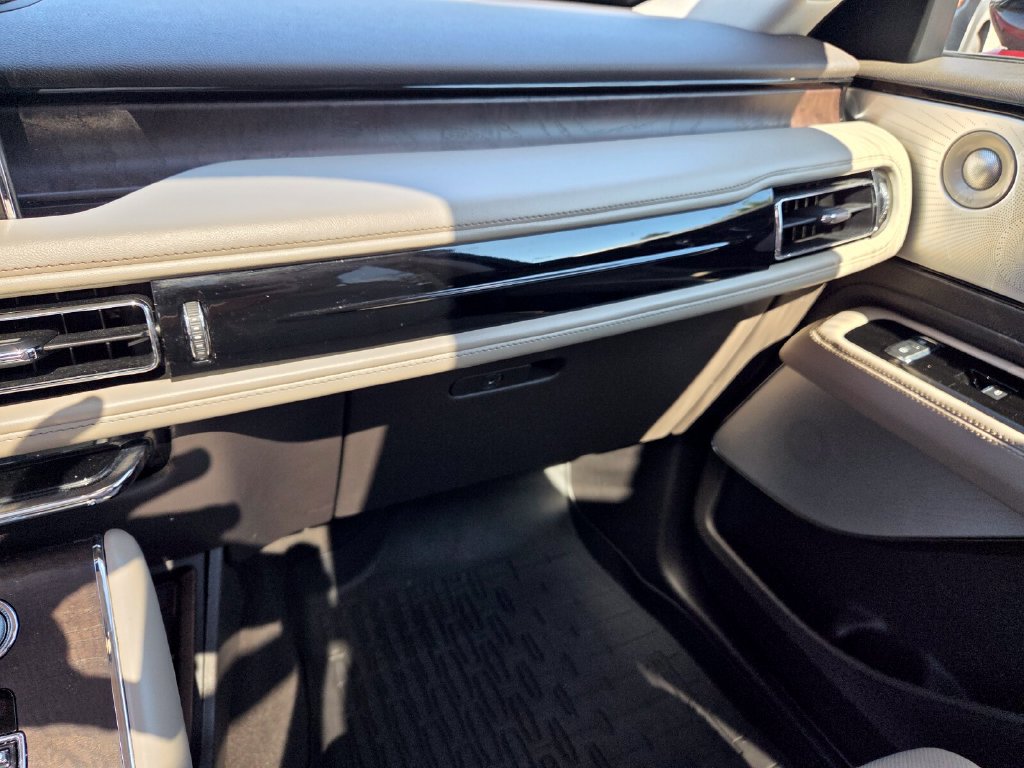 Used 2020 Lincoln Aviator Reserve w/ Equipment Group 201A RWD image 25