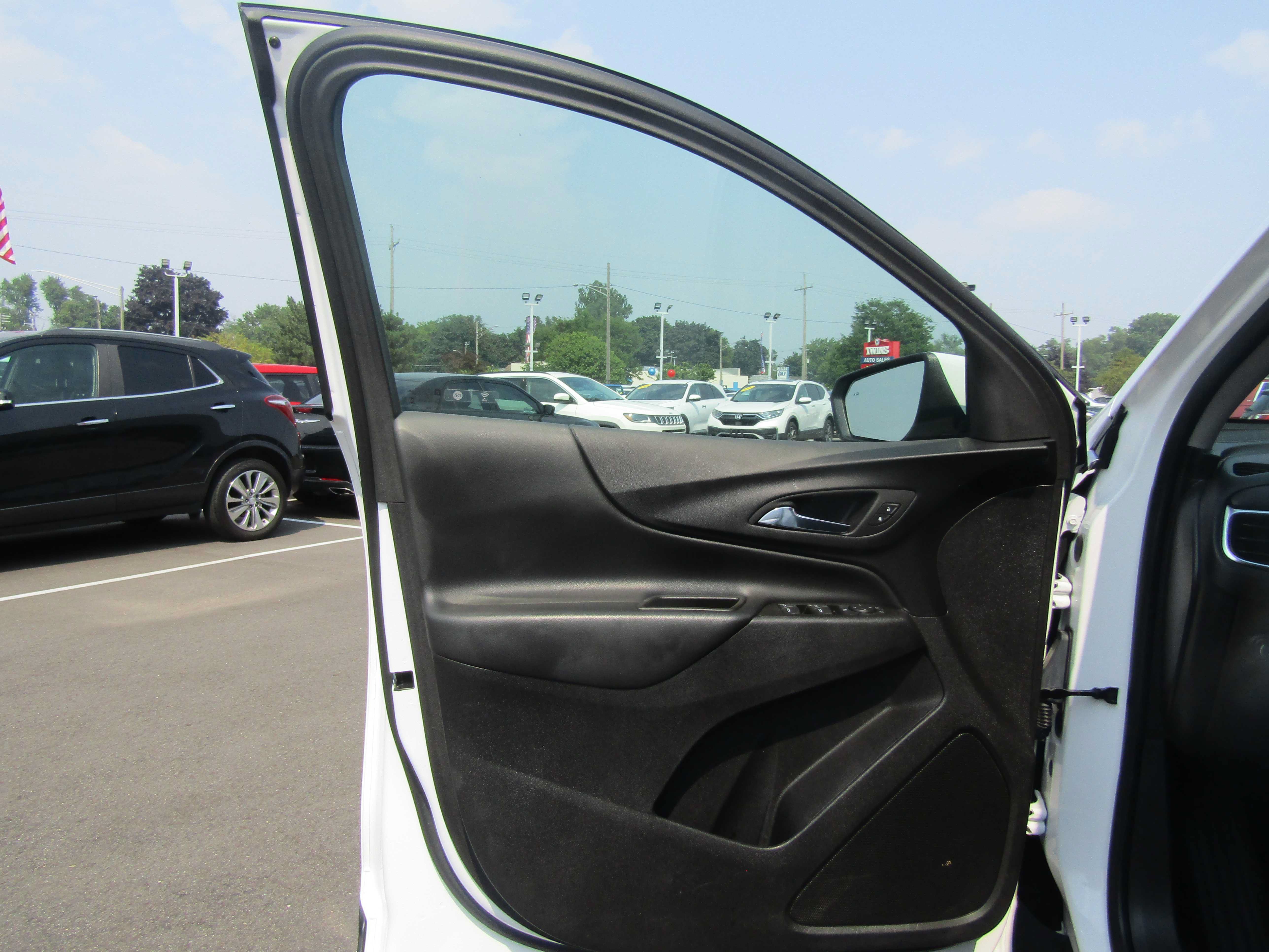 Used 2023 Chevrolet Equinox LT w/ LPO, Floor Liner Package AWD/4WD image 10