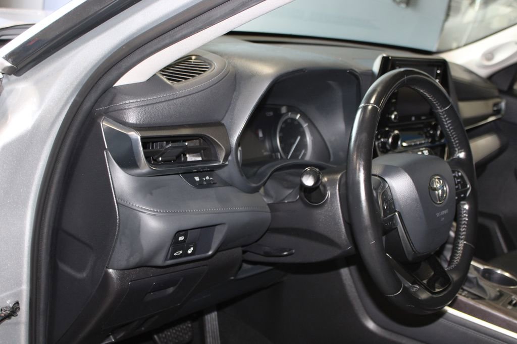 Used 2021 Toyota Highlander Limited AWD/4WD image 11