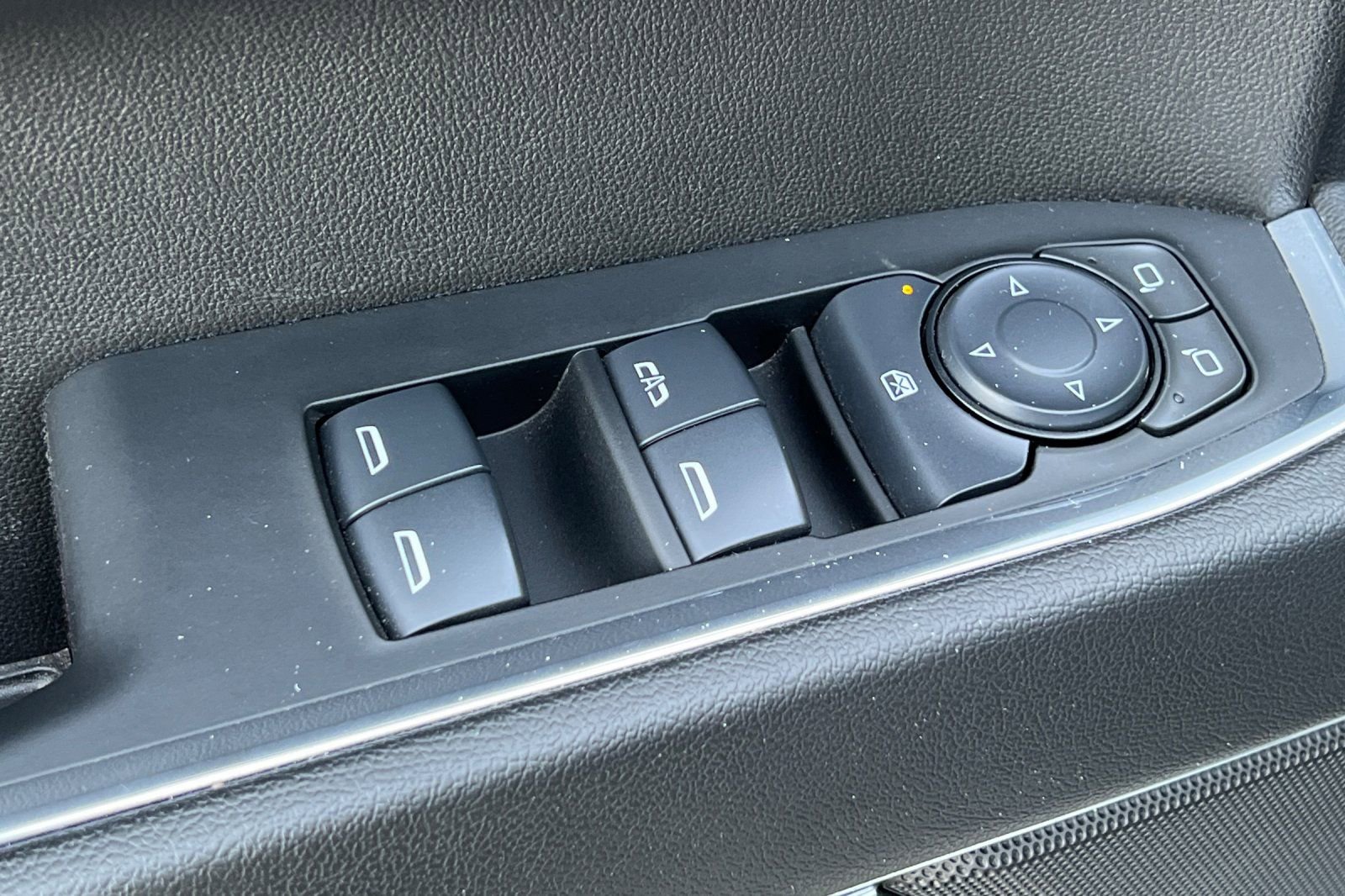 Used 2025 Chevrolet Silverado 1500 LT AWD/4WD image 11