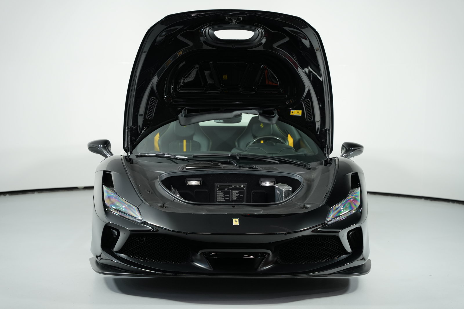 Used 2022 Ferrari F8 Spider RWD image 4