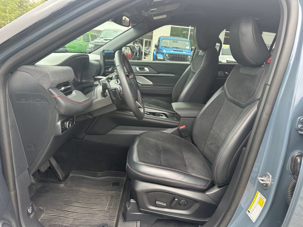 Used 2025 Ford Explorer ST w/ Sun And Sound Package AWD/4WD image 14
