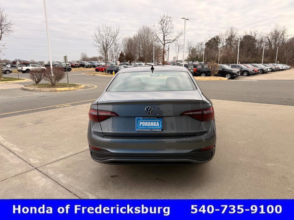 Used 2023 Volkswagen Jetta Sport image 5