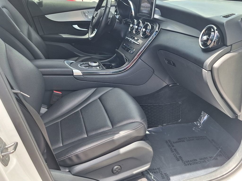 Used 2019 Mercedes-Benz GLC 300 4MATIC w/ Premium Package image 24