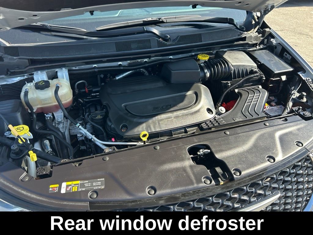Used 2024 Chrysler Pacifica Touring-L FWD image 16