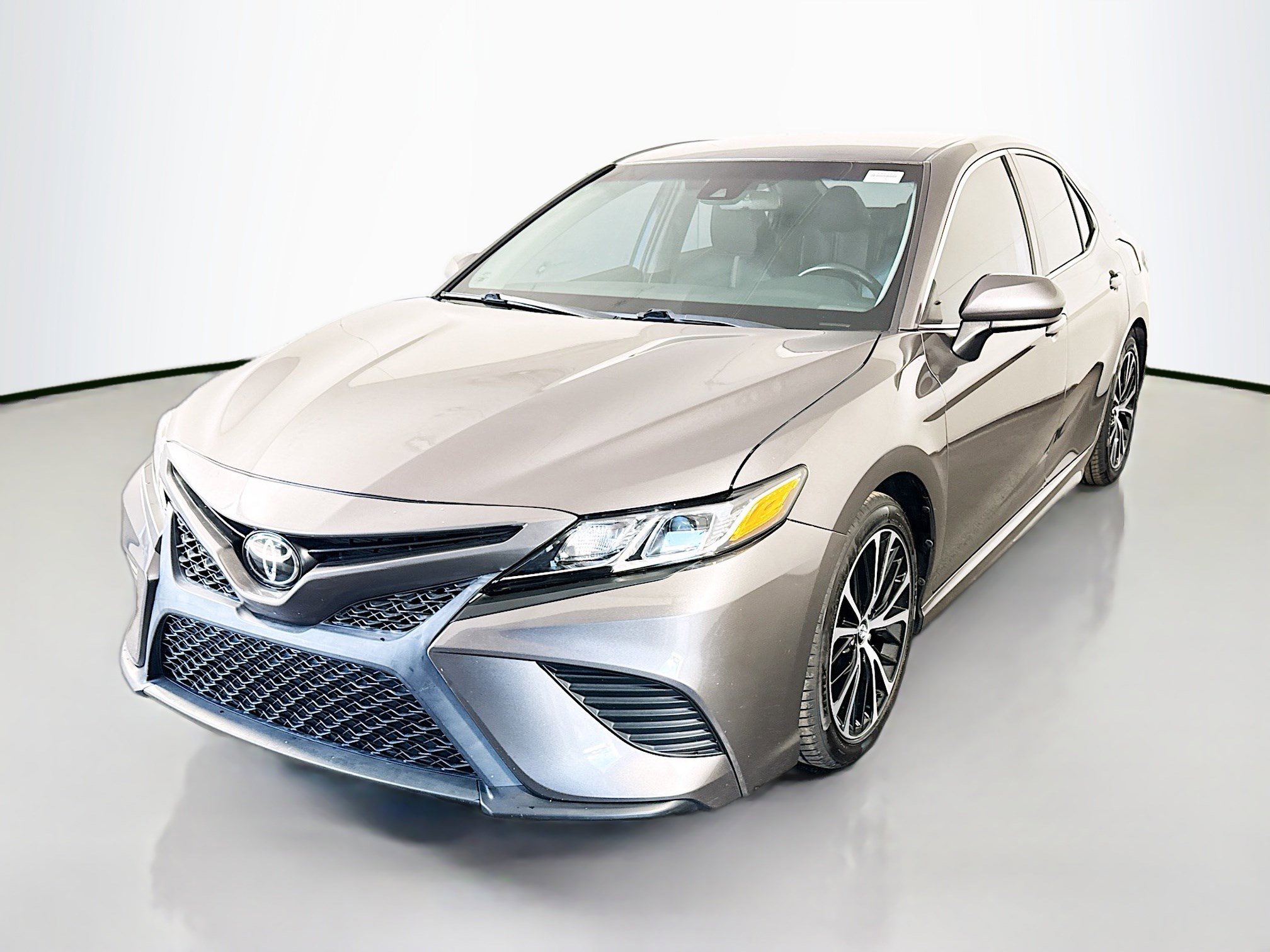 Used 2020 Toyota Camry SE FWD image 4