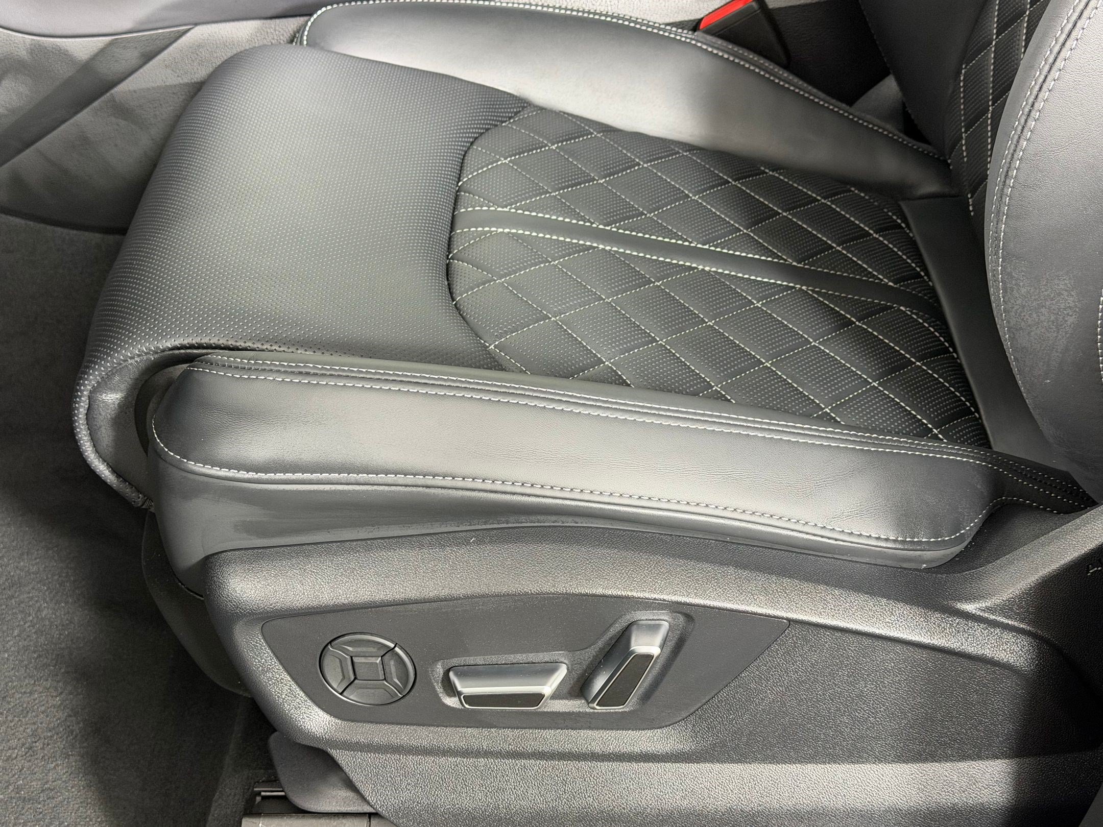 New 2026 Audi SQ7 Premium Plus AWD/4WD image 14