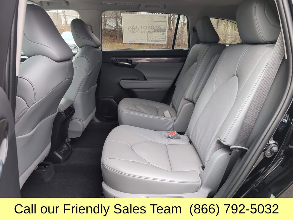 New 2026 Toyota Highlander Platinum image 23