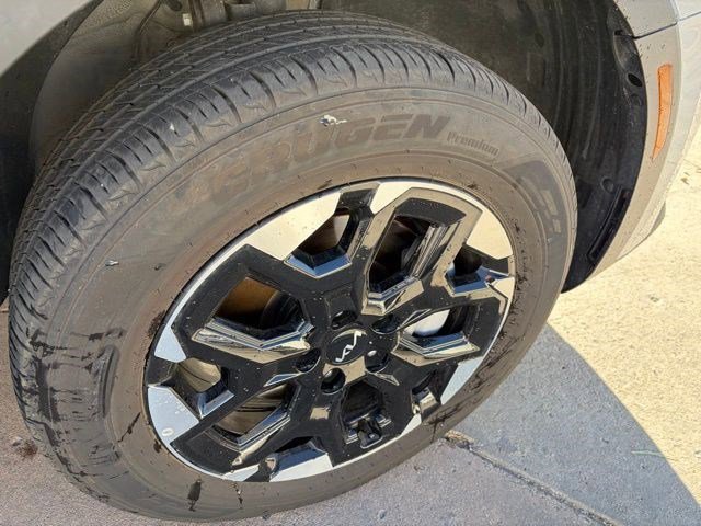 Used 2025 Kia Sorento S image 13