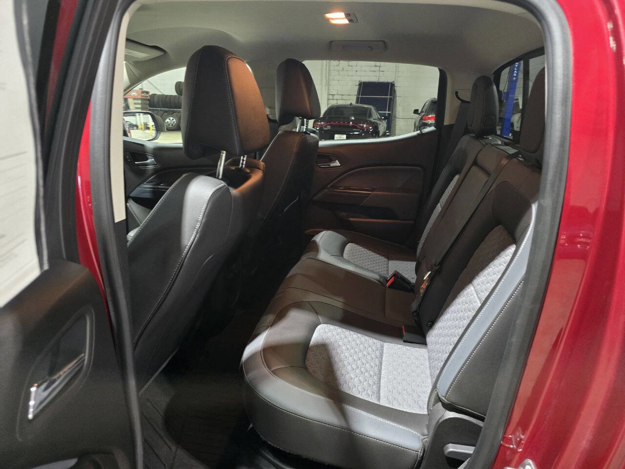 Used 2018 Chevrolet Colorado Z71 image 28