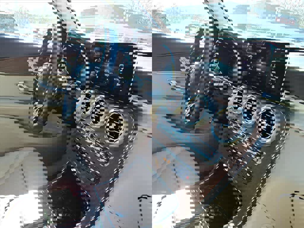 Used 2022 Mercedes-Benz GLC 300 4MATIC image 25