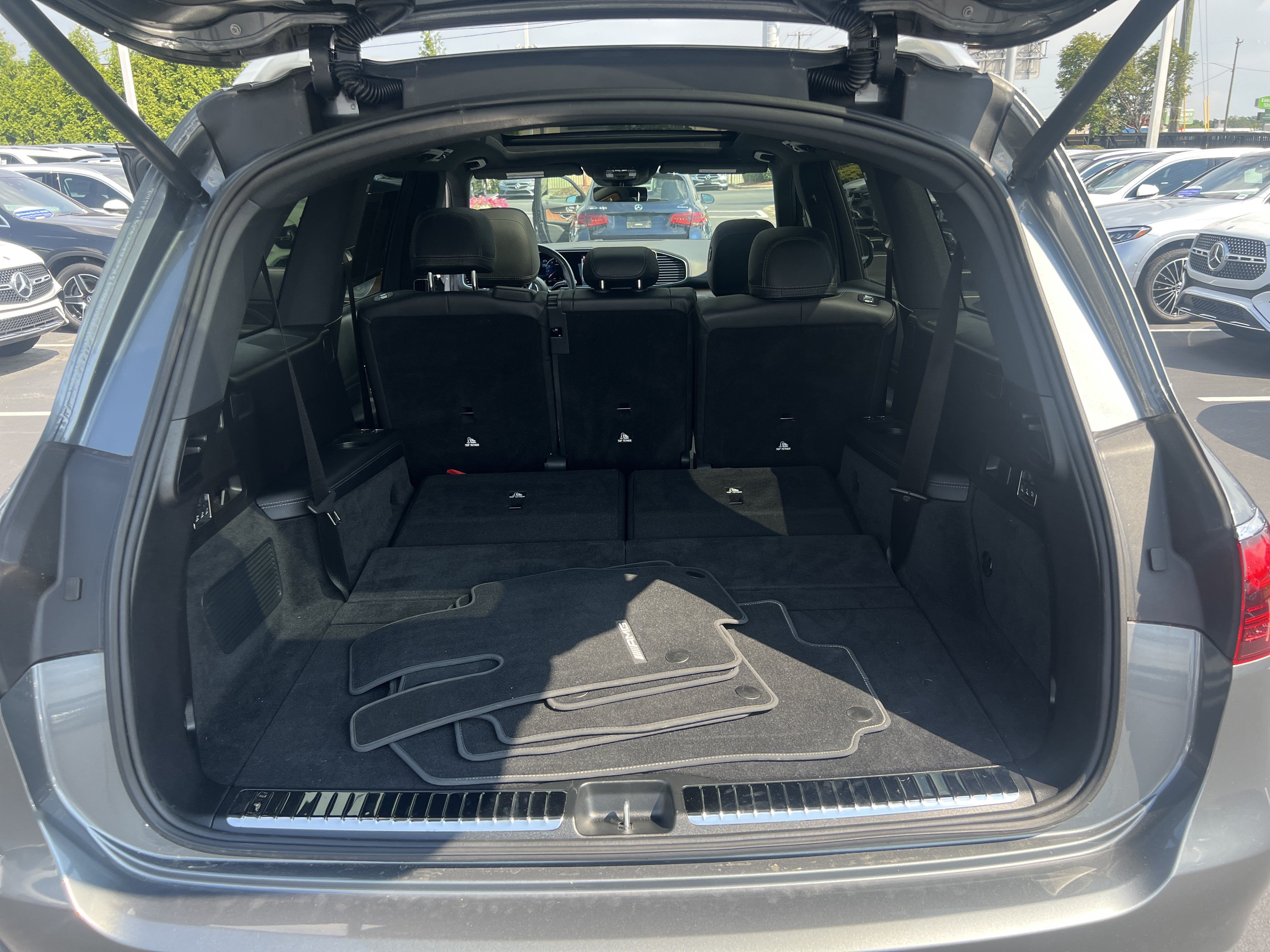 Used 2024 Mercedes-Benz GLS 450 4MATIC w/ AMG Line Exterior image 33