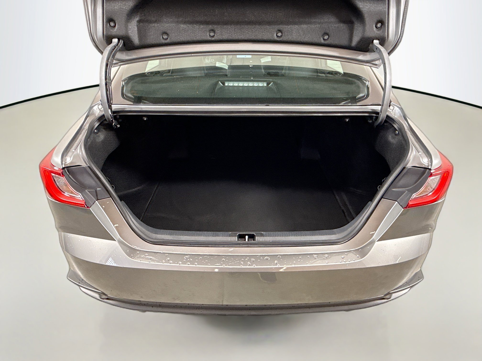 Used 2025 Toyota Camry SE image 22