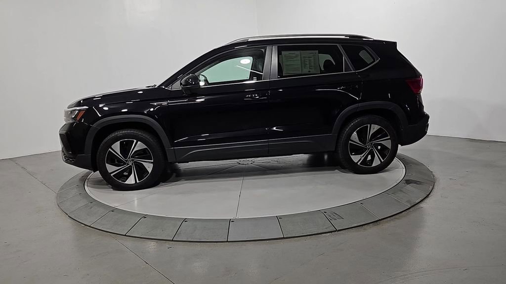 Certified 2024 Volkswagen Taos SE w/ Panoramic Sunroof Package video 2