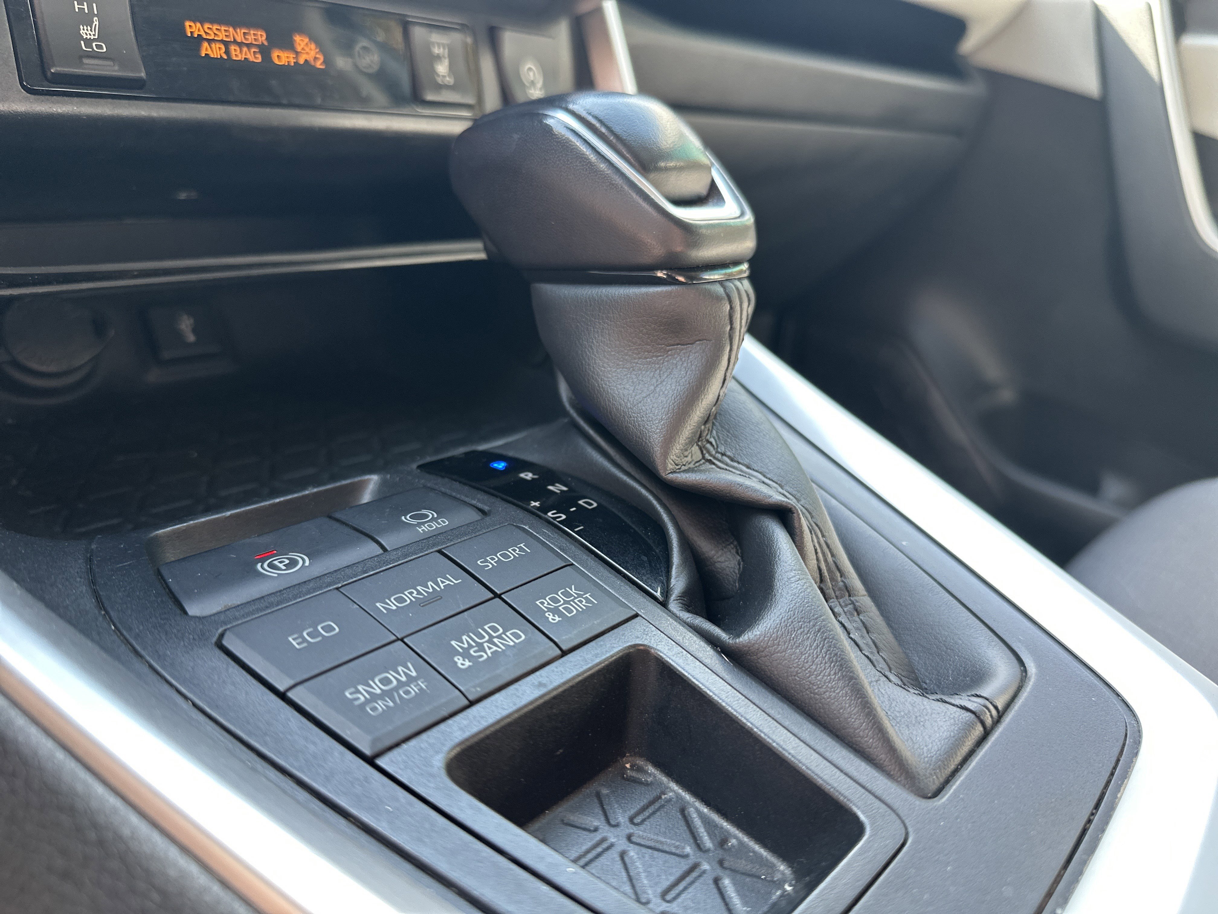 Used 2020 Toyota RAV4 XLE w/ Convenience Package AWD/4WD image 25