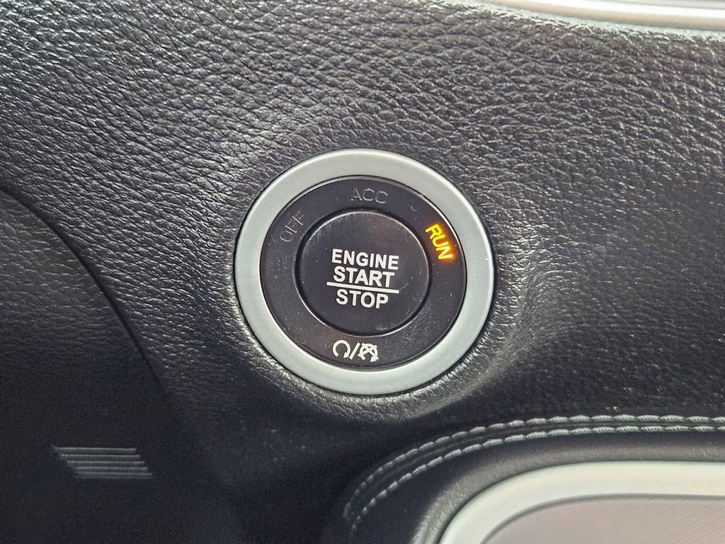 Used 2022 Dodge Challenger SXT image 17