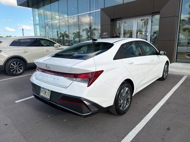Used 2024 Hyundai Elantra SEL FWD image 7