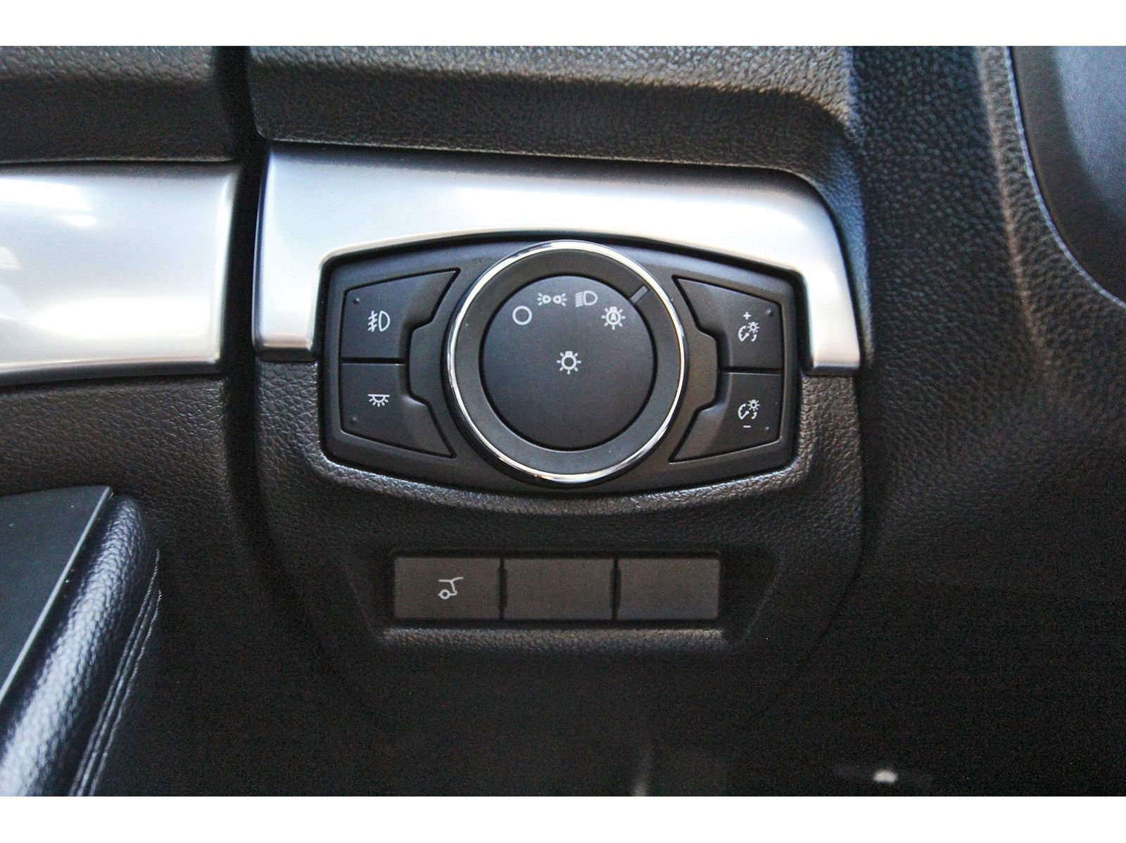 Used 2018 Ford Explorer Limited image 20