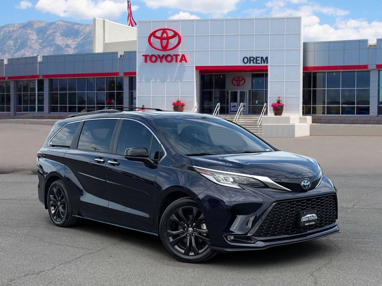 Used 2024 Toyota Sienna XSE FWD video 1