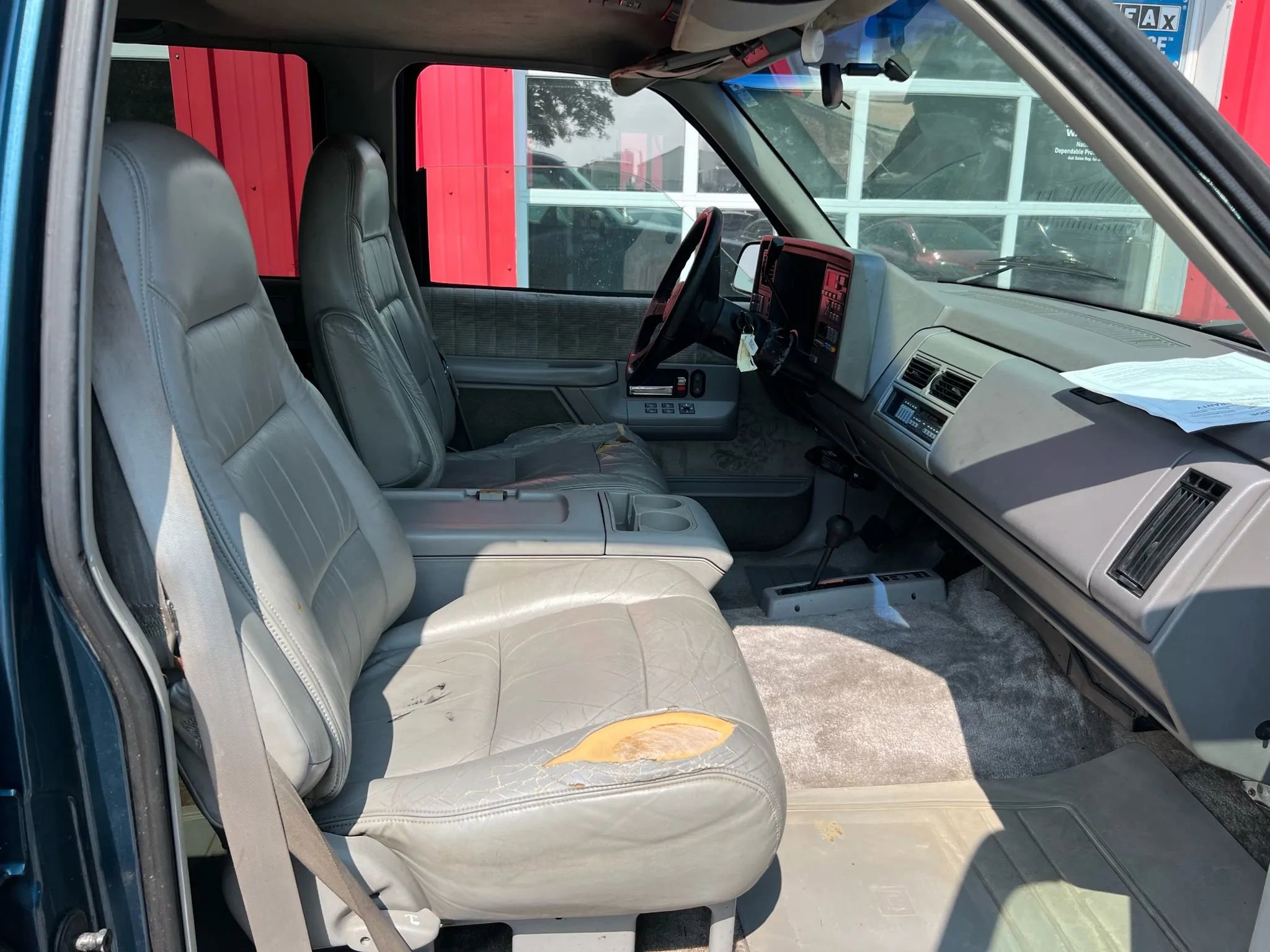 Used 1994 GMC Suburban 2500 image 16