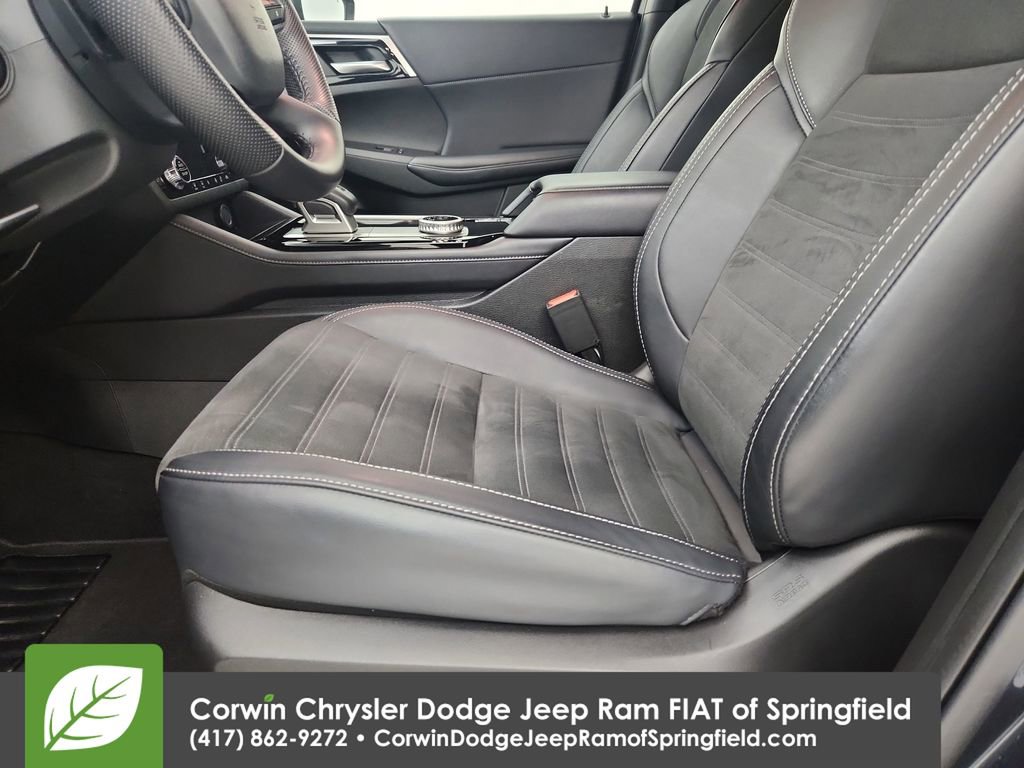 Used 2025 Mitsubishi Outlander SE image 19