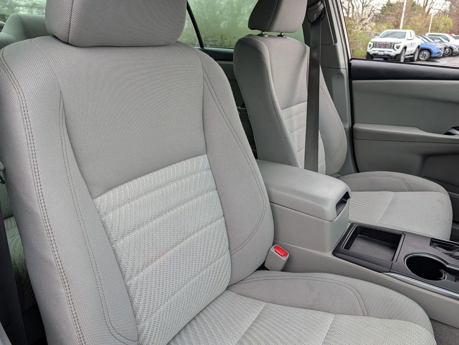 Used 2017 Toyota Camry LE image 19