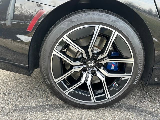 Used 2024 BMW 760i xDrive w/ Executive Package image 12
