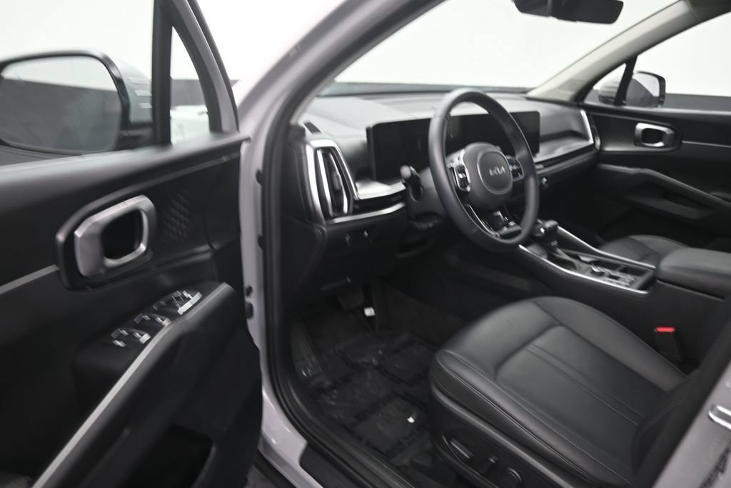 Used 2025 Kia Sorento S w/ Panoramic Sunroof Package FWD image 10