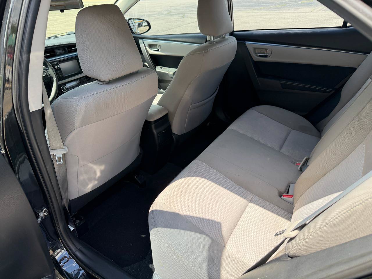 Used 2015 Toyota Corolla LE FWD image 12