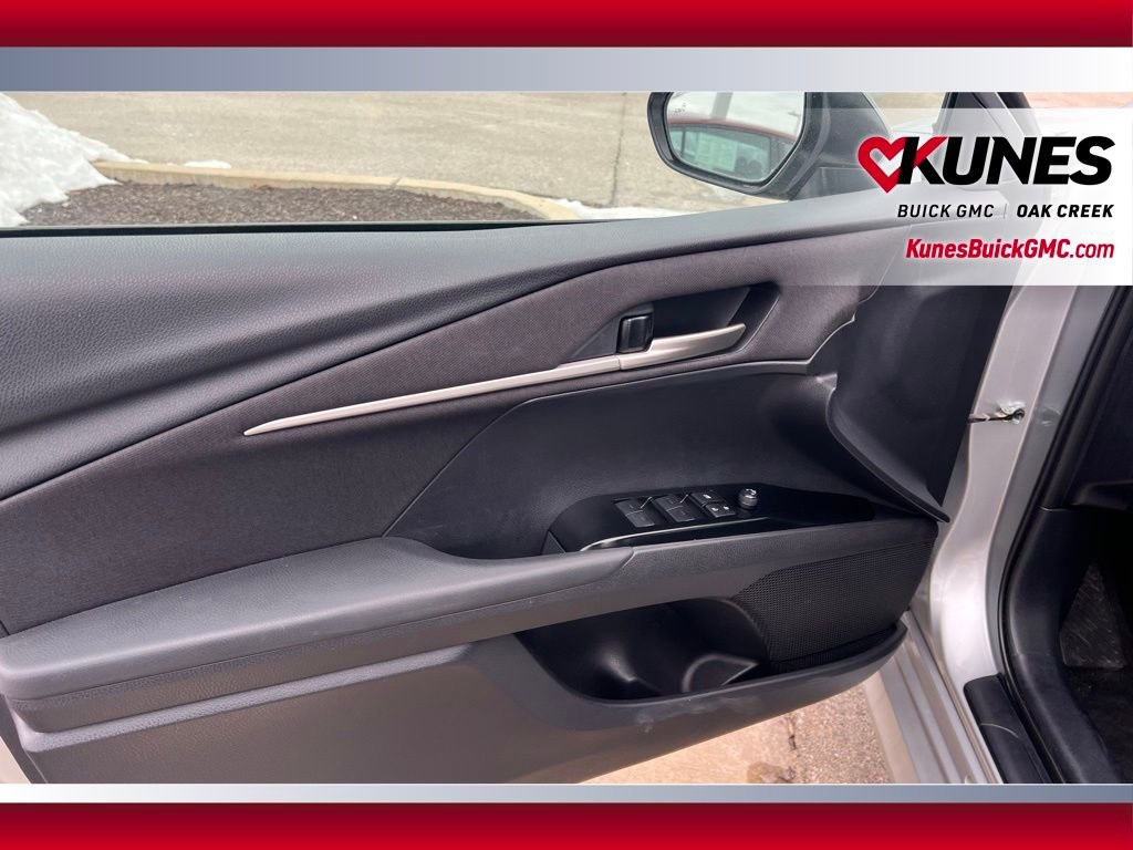 Used 2025 Toyota Camry SE image 9