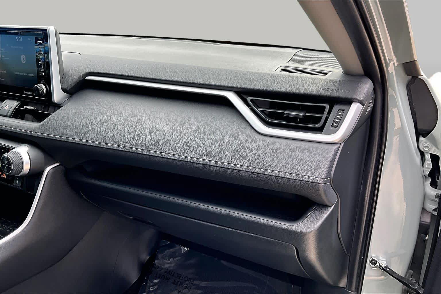 Used 2019 Toyota RAV4 XLE FWD image 19