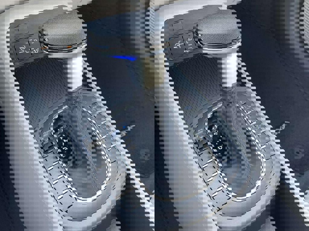 New 2026 Hyundai Kona SE image 19