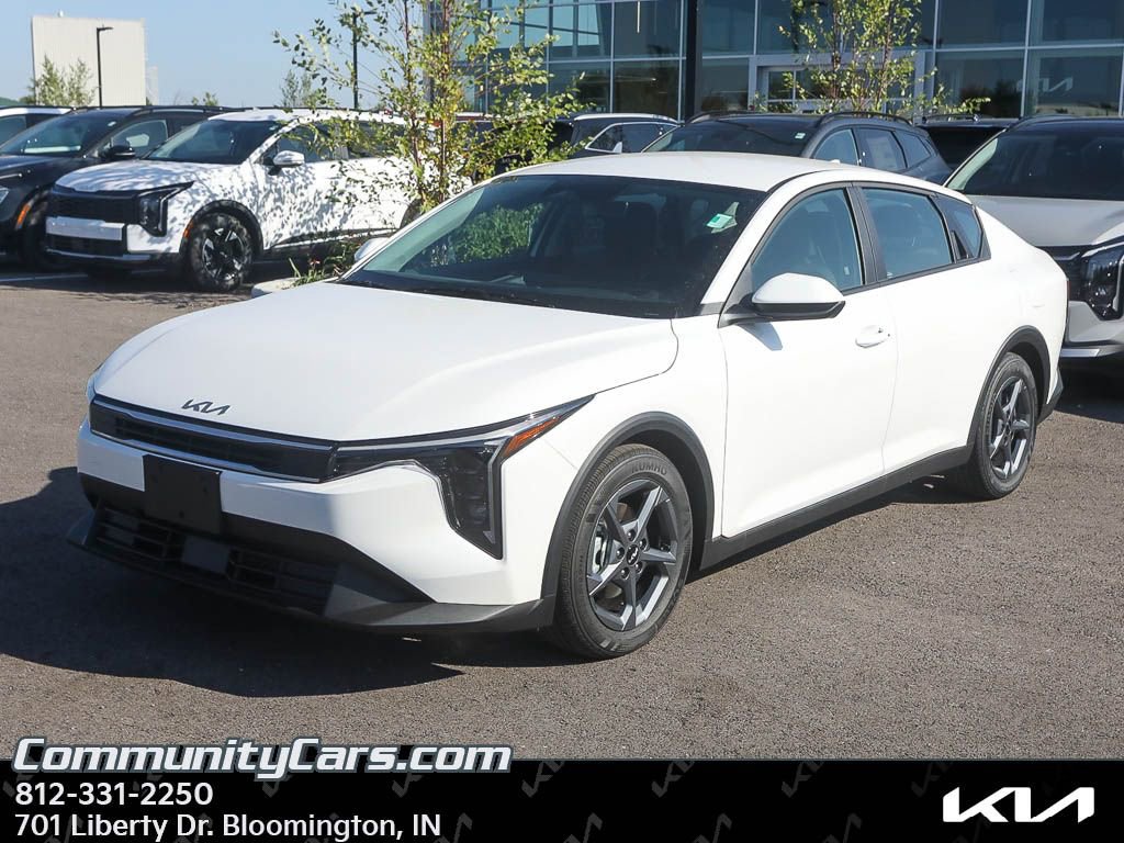 New 2025 Kia K4 LXS image 2