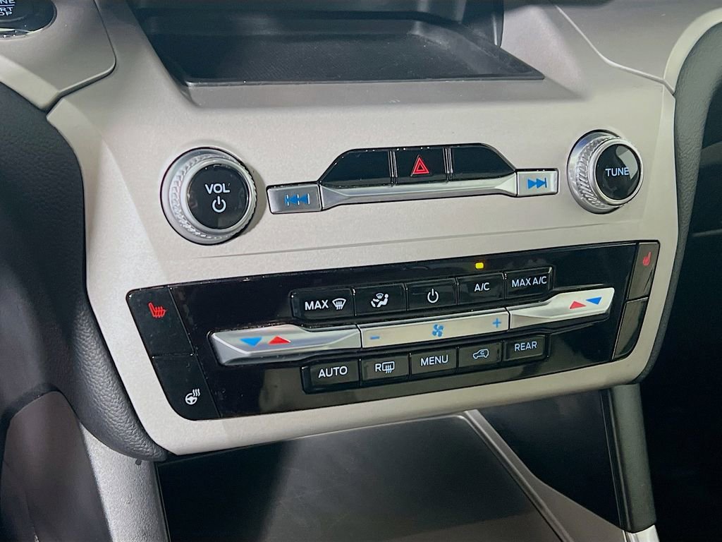 Used 2024 Ford Explorer XLT w/ Equipment Group 202A image 14