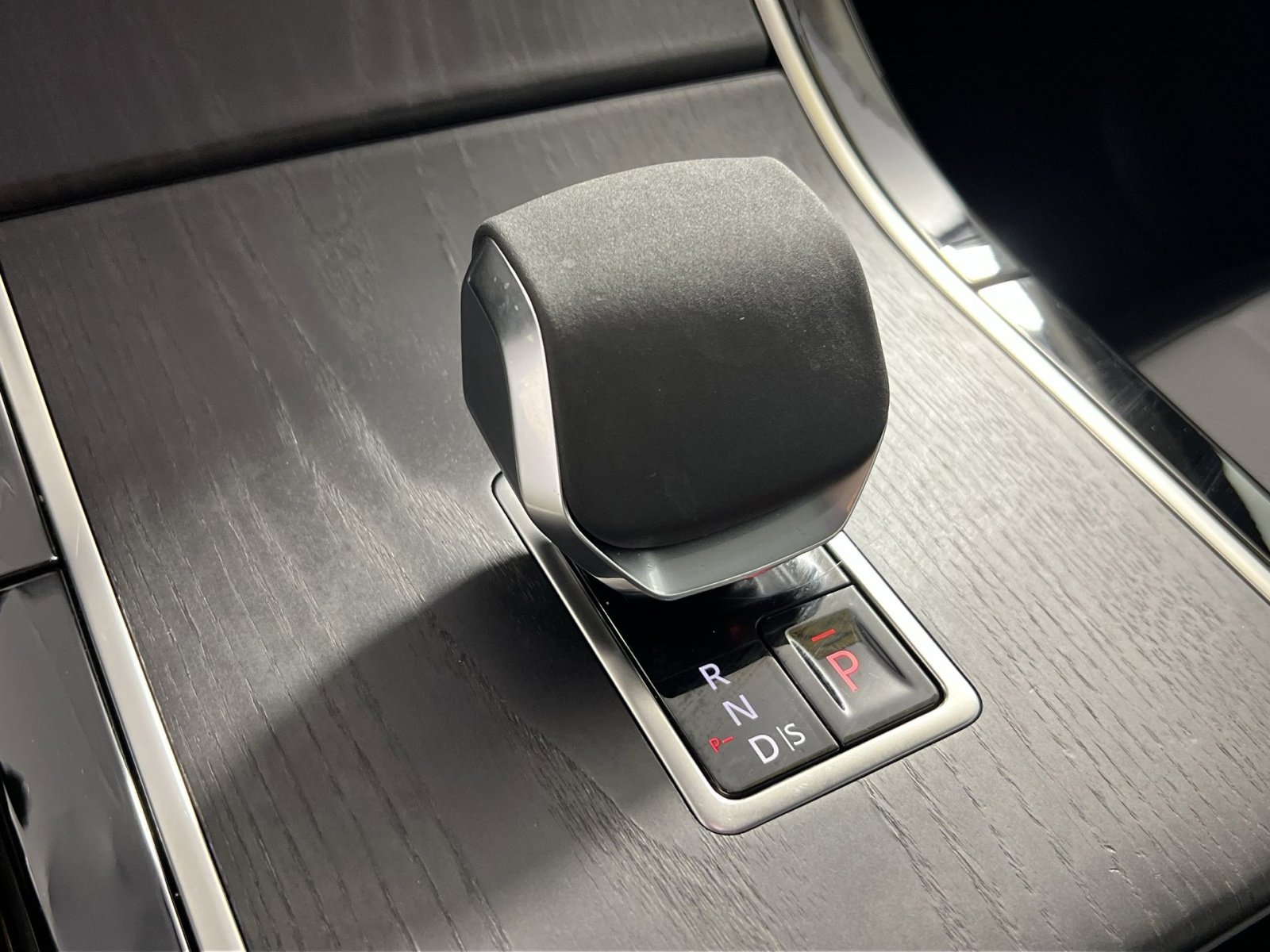 Used 2024 Land Rover Range Rover Evoque Dynamic SE image 22