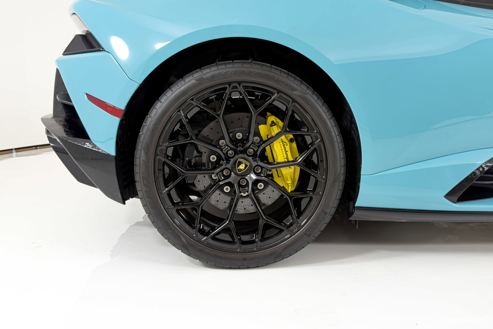Used 2021 Lamborghini Huracan EVO image 20