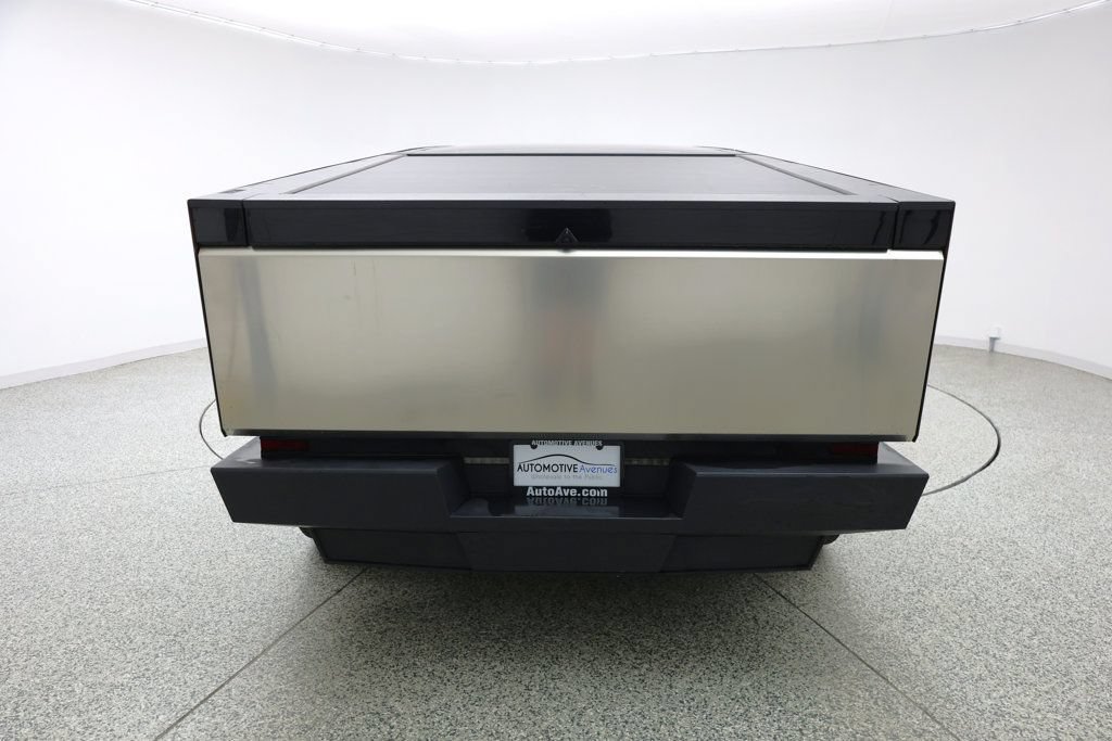 Used 2024 Tesla Cybertruck AWD Crew Cab image 4