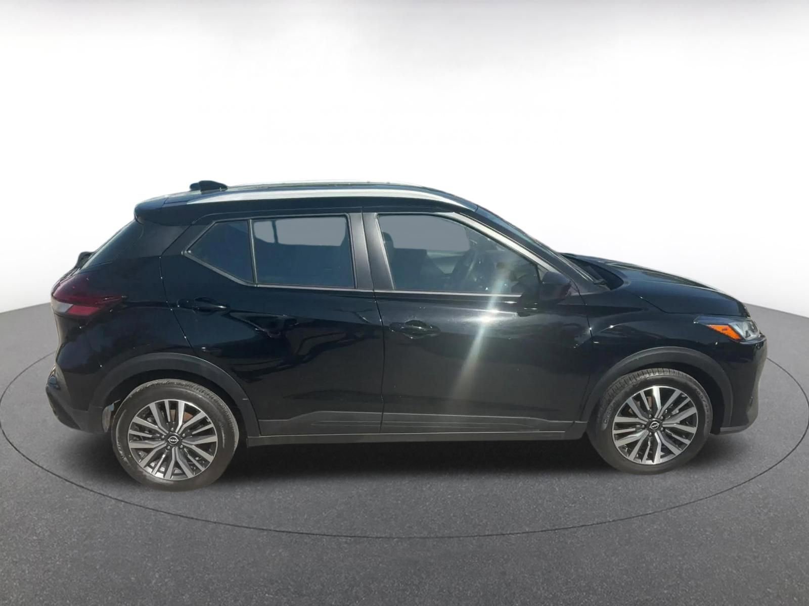 Used 2024 Nissan Kicks SV FWD image 16