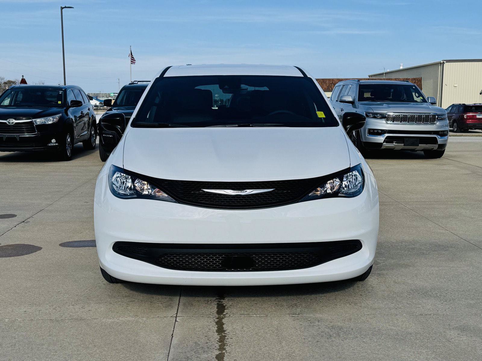 New 2026 Chrysler Voyager LX FWD image 37
