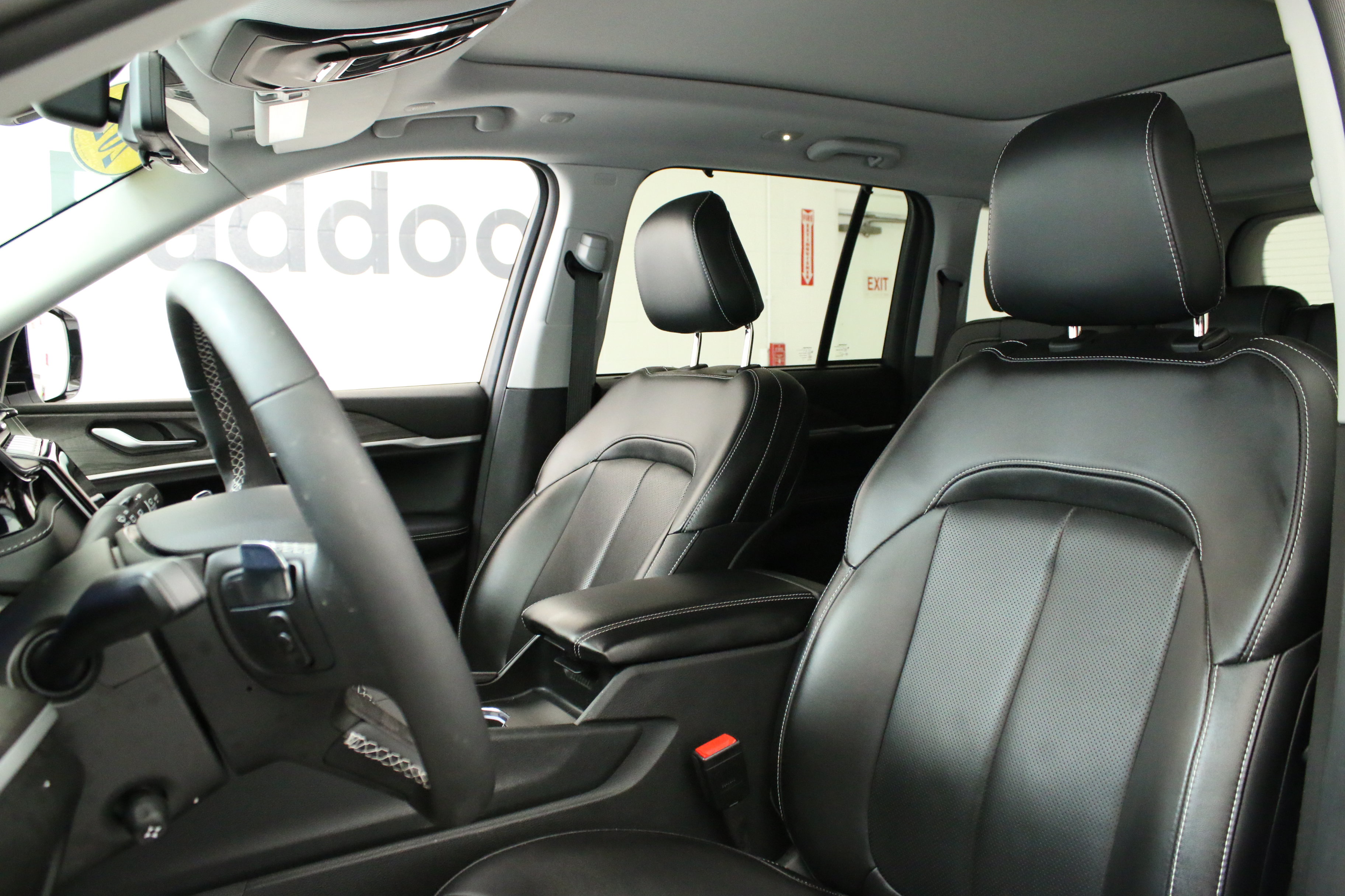 Used 2023 Jeep Grand Cherokee 30th Anniversary AWD/4WD image 27