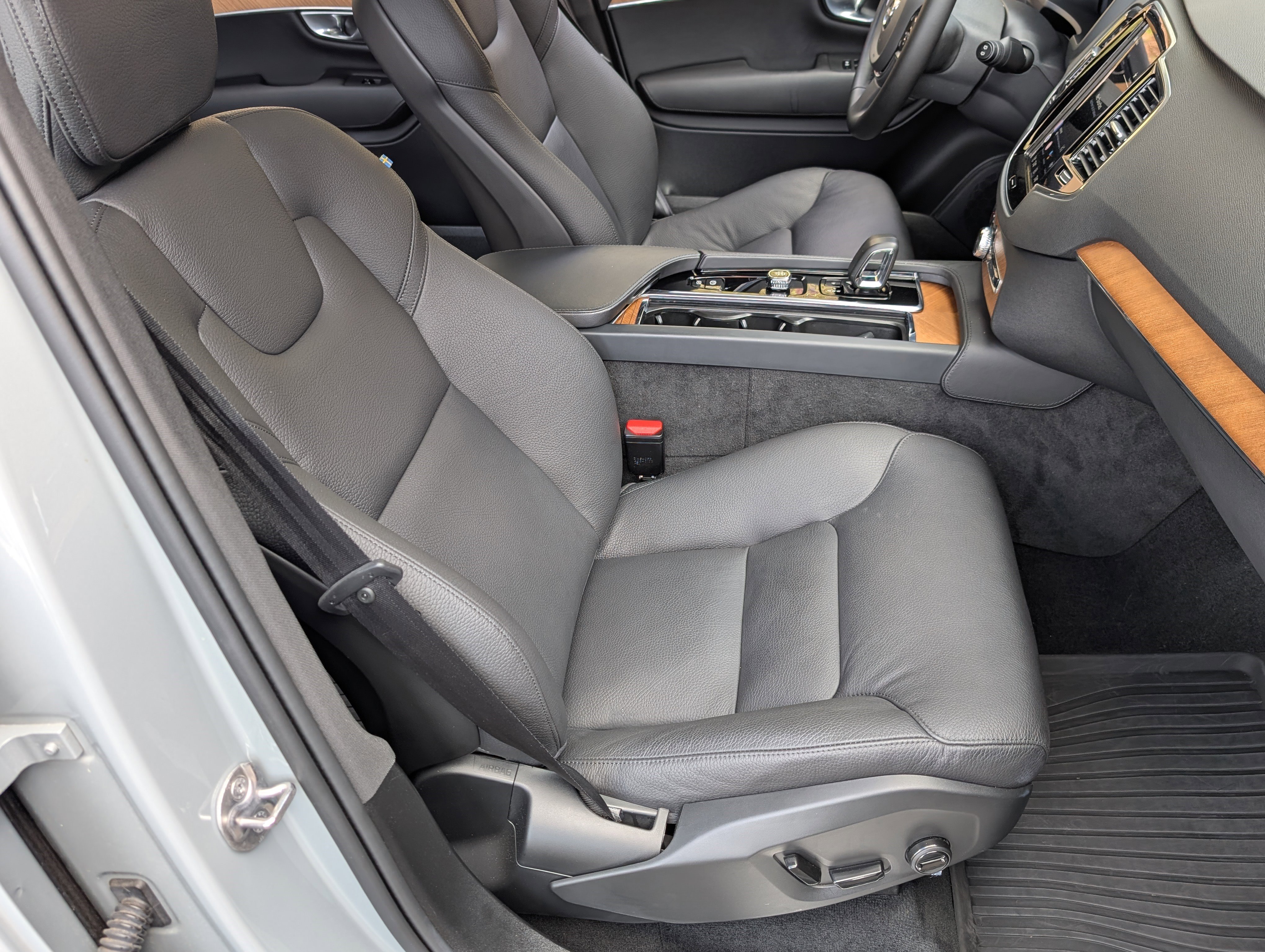 Used 2024 Volvo XC90 T8 Plus w/ Protection Package Premier image 21